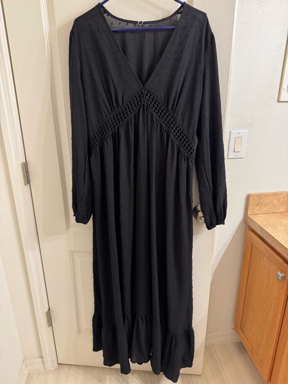 Black Long Sleeve V-Neck Maxi Dress